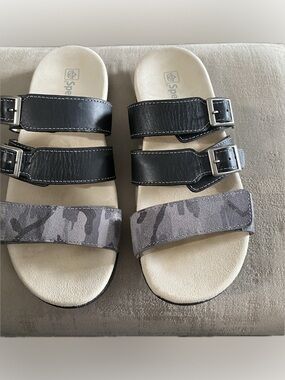 Spenco adjustable leather Buckle Strap Sandals in Black and Gray Camo